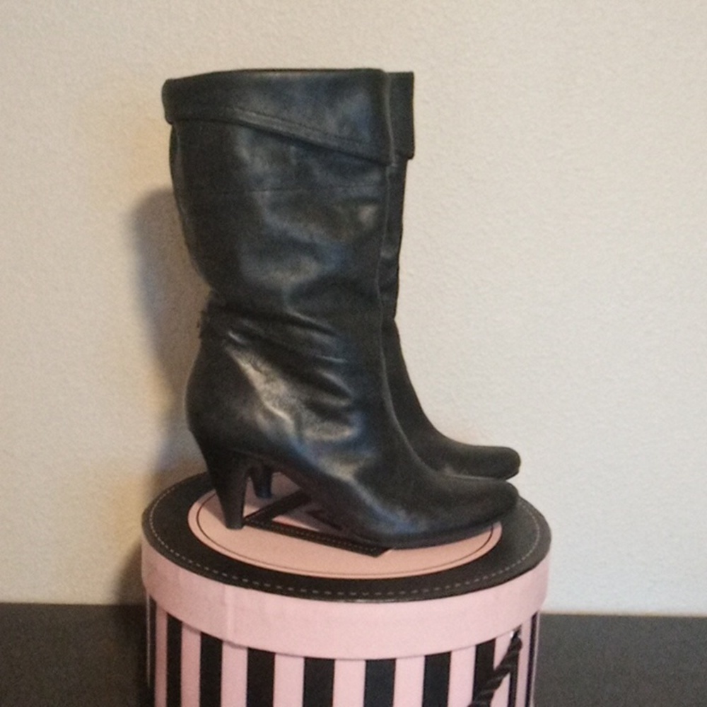 SOLD Cathy Jean black boots. - Picture 3 of 10